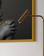 “Elegancia en Oro y Grafito”