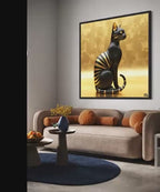 "Elegancia Felina Dorada"