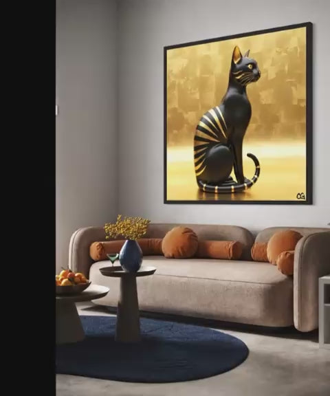 "Elegancia Felina Dorada"